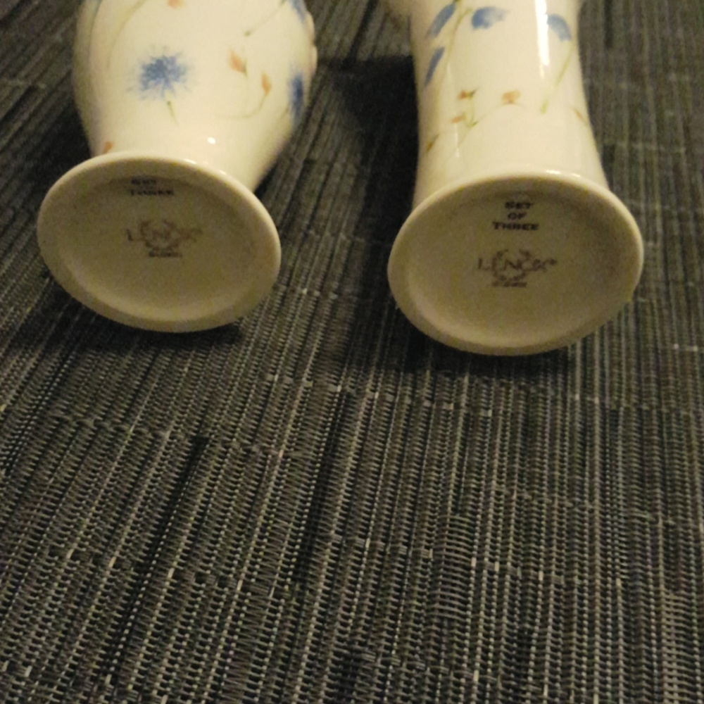 2 Lenox 5", blue flowers, on ivory, vases - Picture 4 of 8